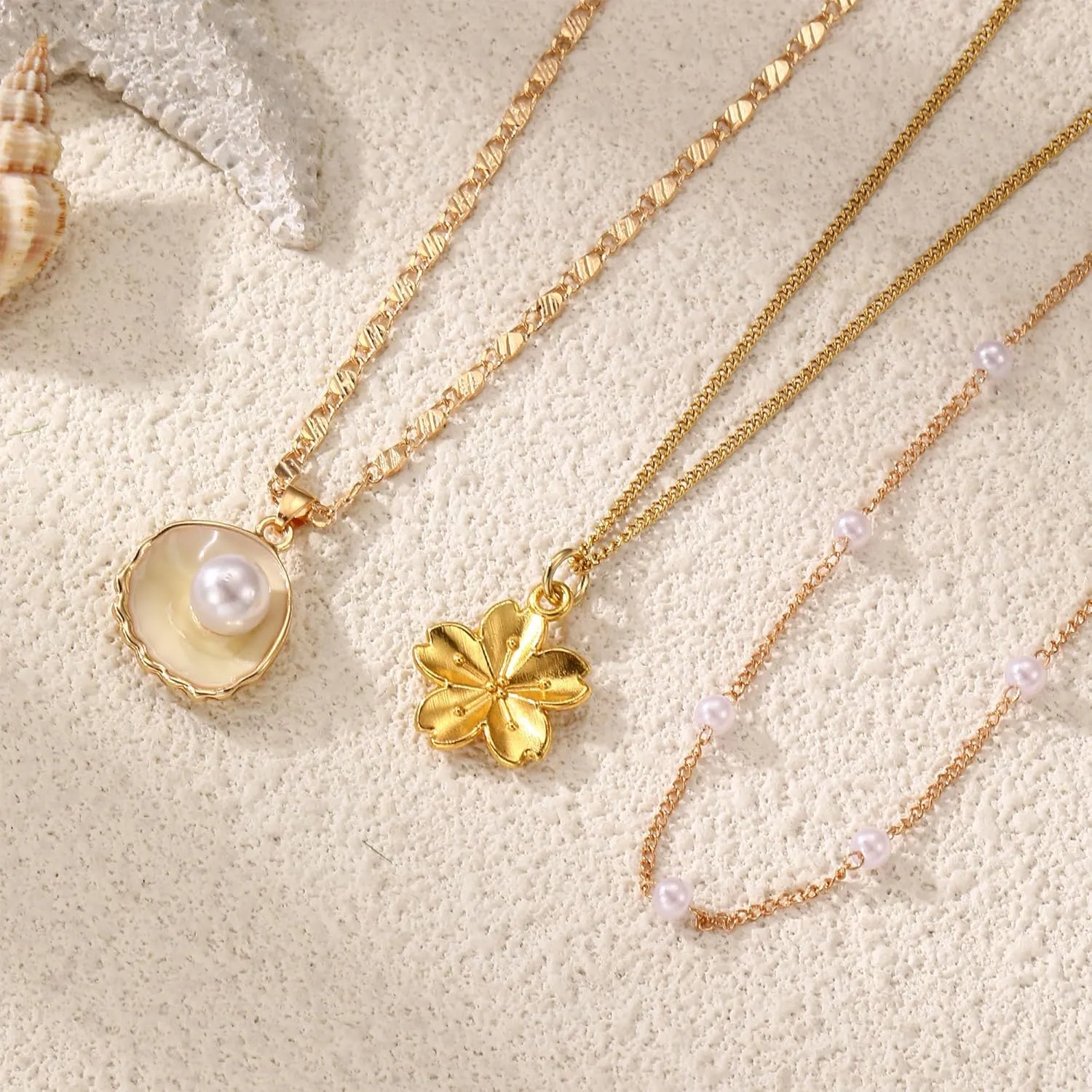 Shell Necklace for Women Gold Layered Conch Seashell Starfish Pendant Necklace Boho Summer Beach Vacation Jewelry for Women