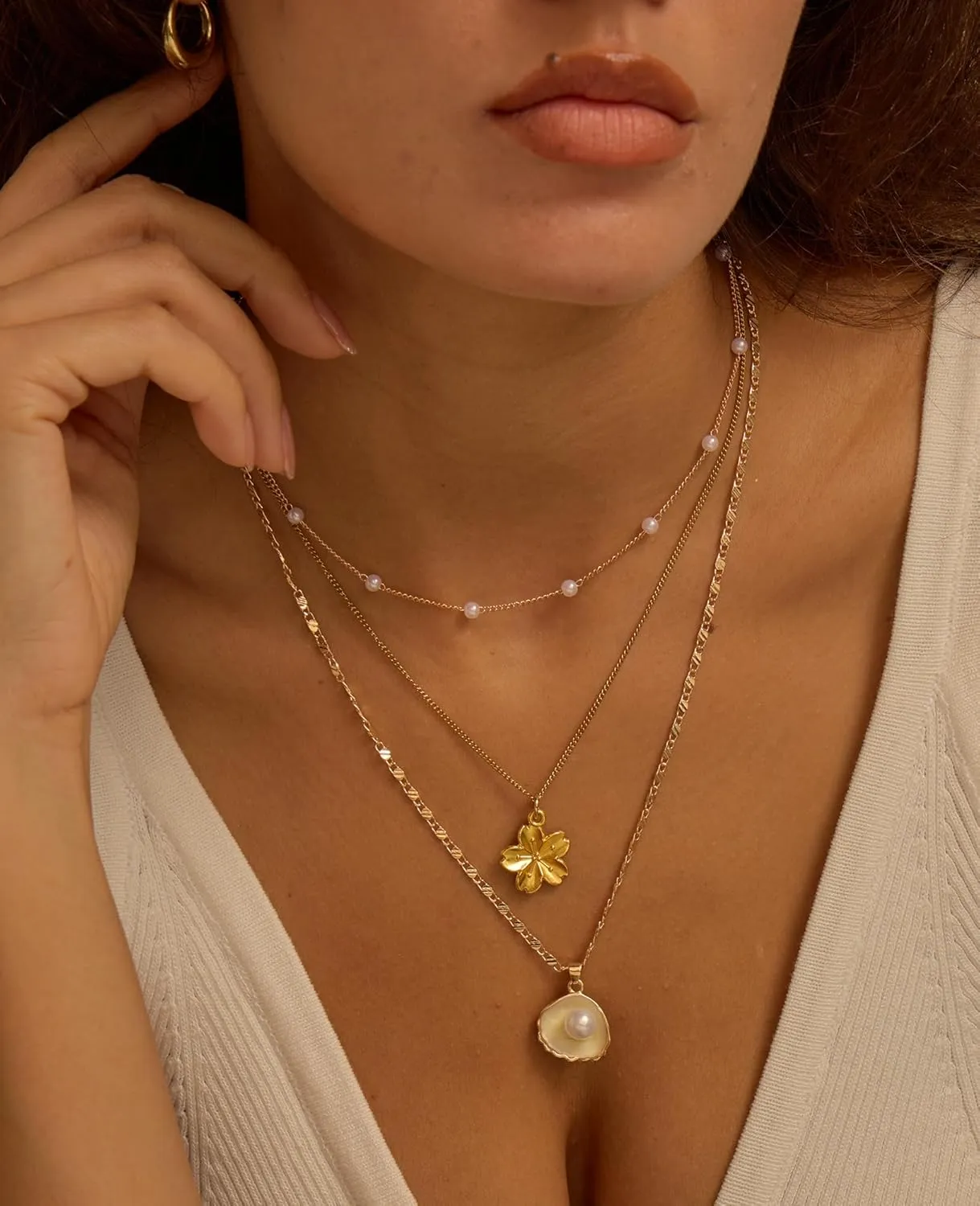 Shell Necklace for Women Gold Layered Conch Seashell Starfish Pendant Necklace Boho Summer Beach Vacation Jewelry for Women