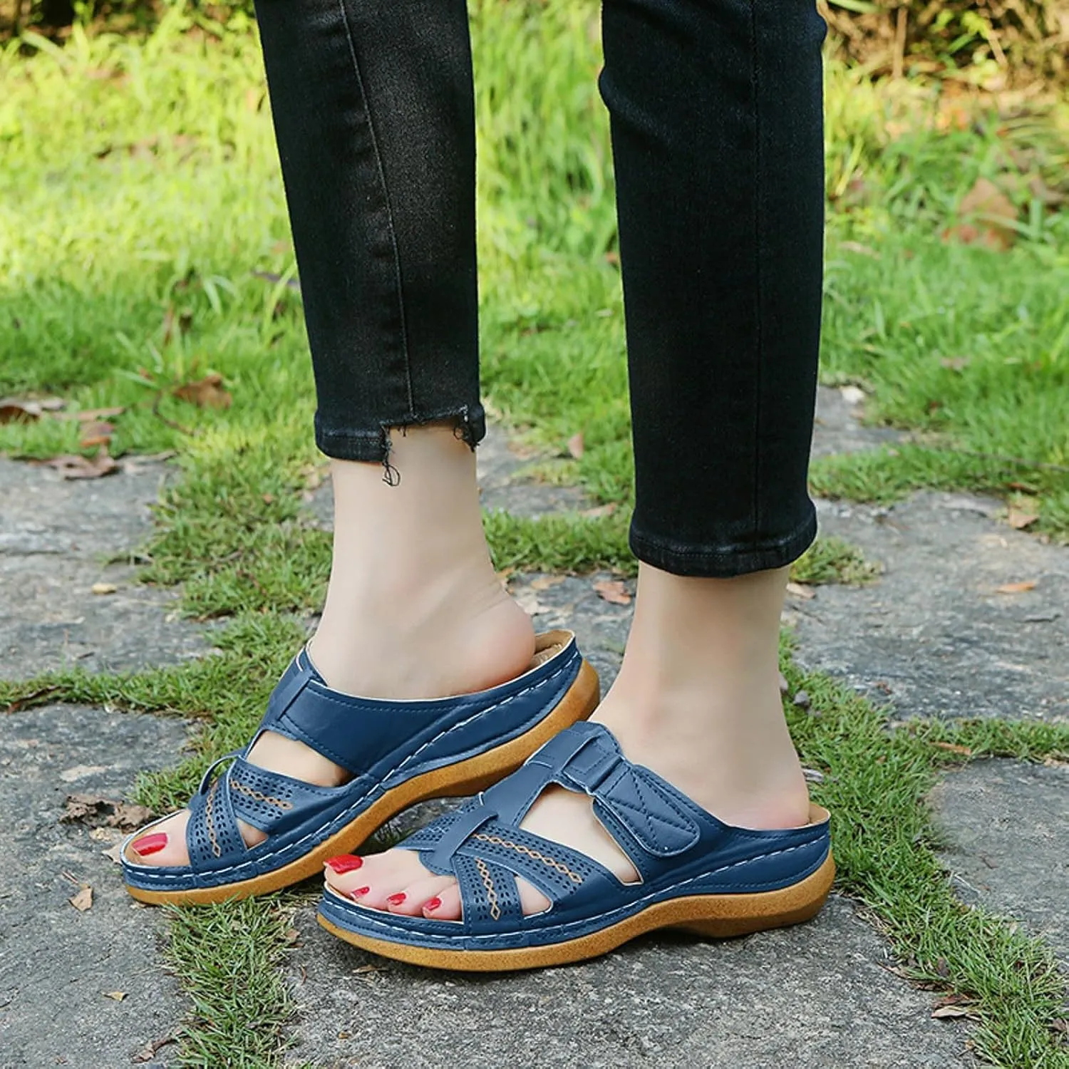 Womens Orthopedic Sandals with Arch Support Flip Flops 2025 Summer Hollow Out Casual Slip On Platform Slippers Comfy Low Wedge Cutout Summer Open-Toe Beach Walking Shoes