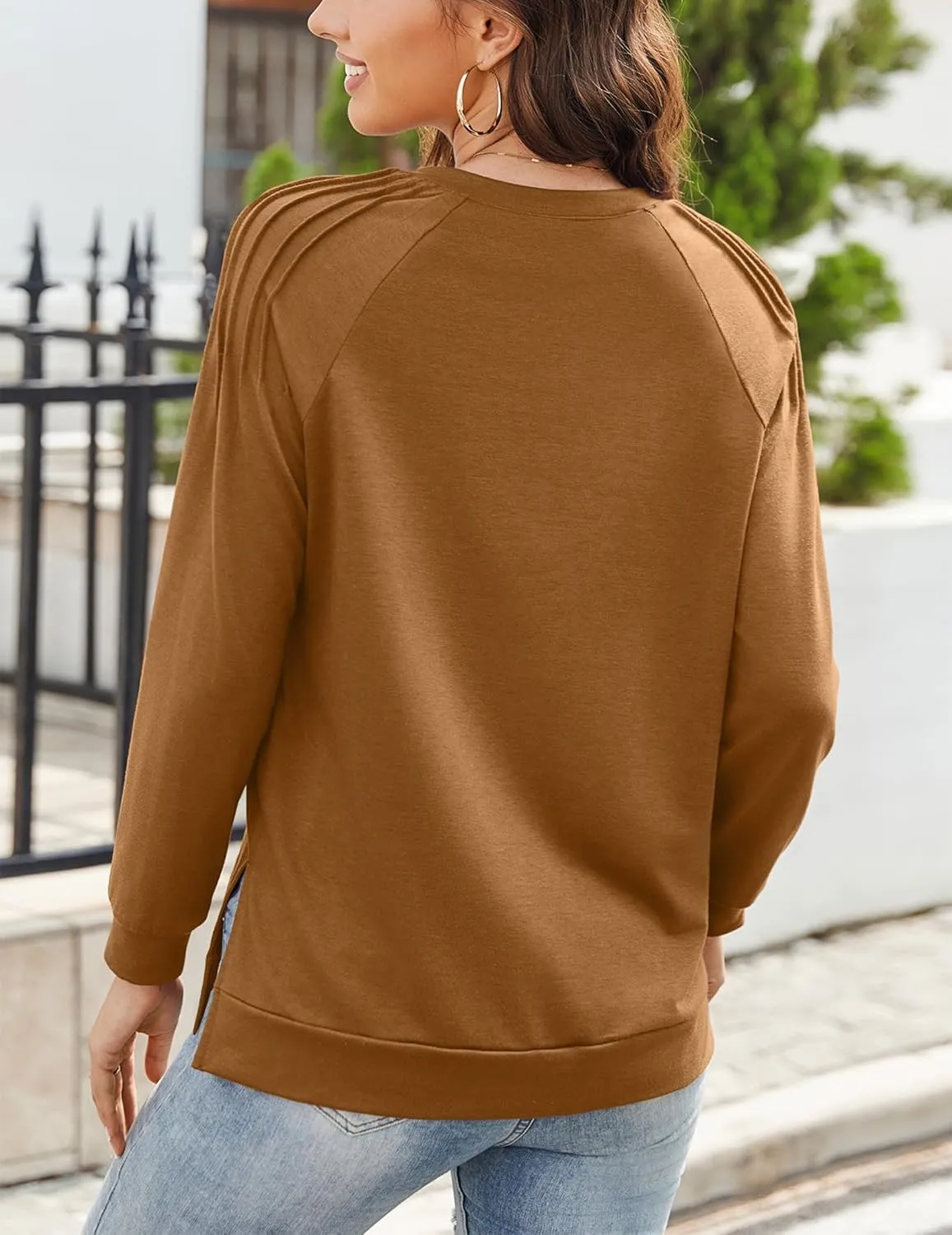 Zeagoo Tunic Tops for Women 2025 Spring Long Sleeve Shirts Dressy Casual Crewneck Pleated Cute Tops Side Split Sweatshirts